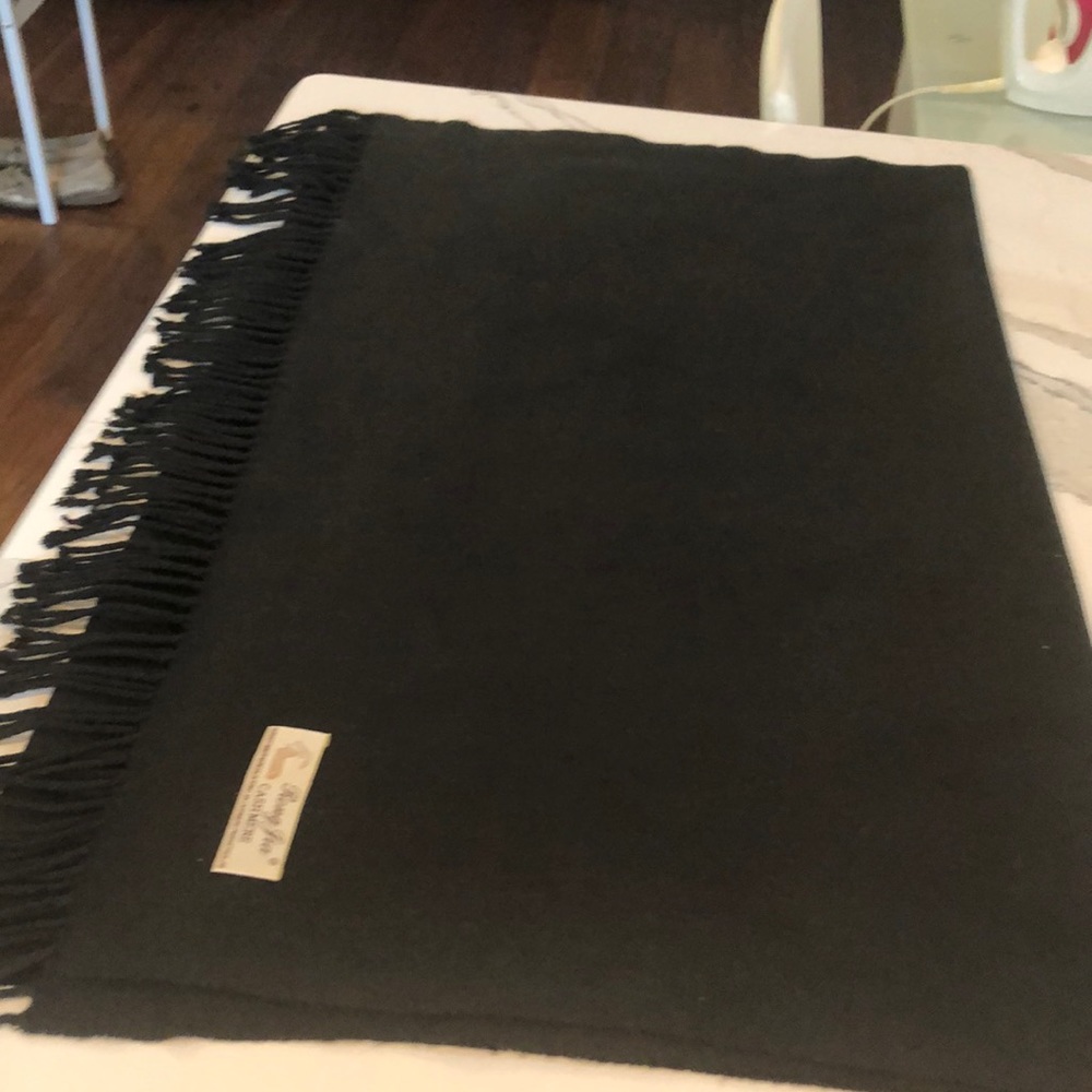 Rong Jia Black Cashmere Scarf/Wrap